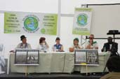 Curitiba, 21-03-06 - Forum Global da Sociedade Civil- Semente suicida. Da esq. para a dir.: Lorenzo Muelas da Colombia, Hope Shand Grupo ETC US, Silvia Ribeiro Campanha Ban Terminator M�xico, Franciaca Rodriguez ANAMURI Via Campesina Chile, Paul Nicholson Pa�s Basco Via Campesina e Clement Chipakolo. �frica Biodiversity Network- Pelum Z�mbia.  Foto Julio Covello-SECS